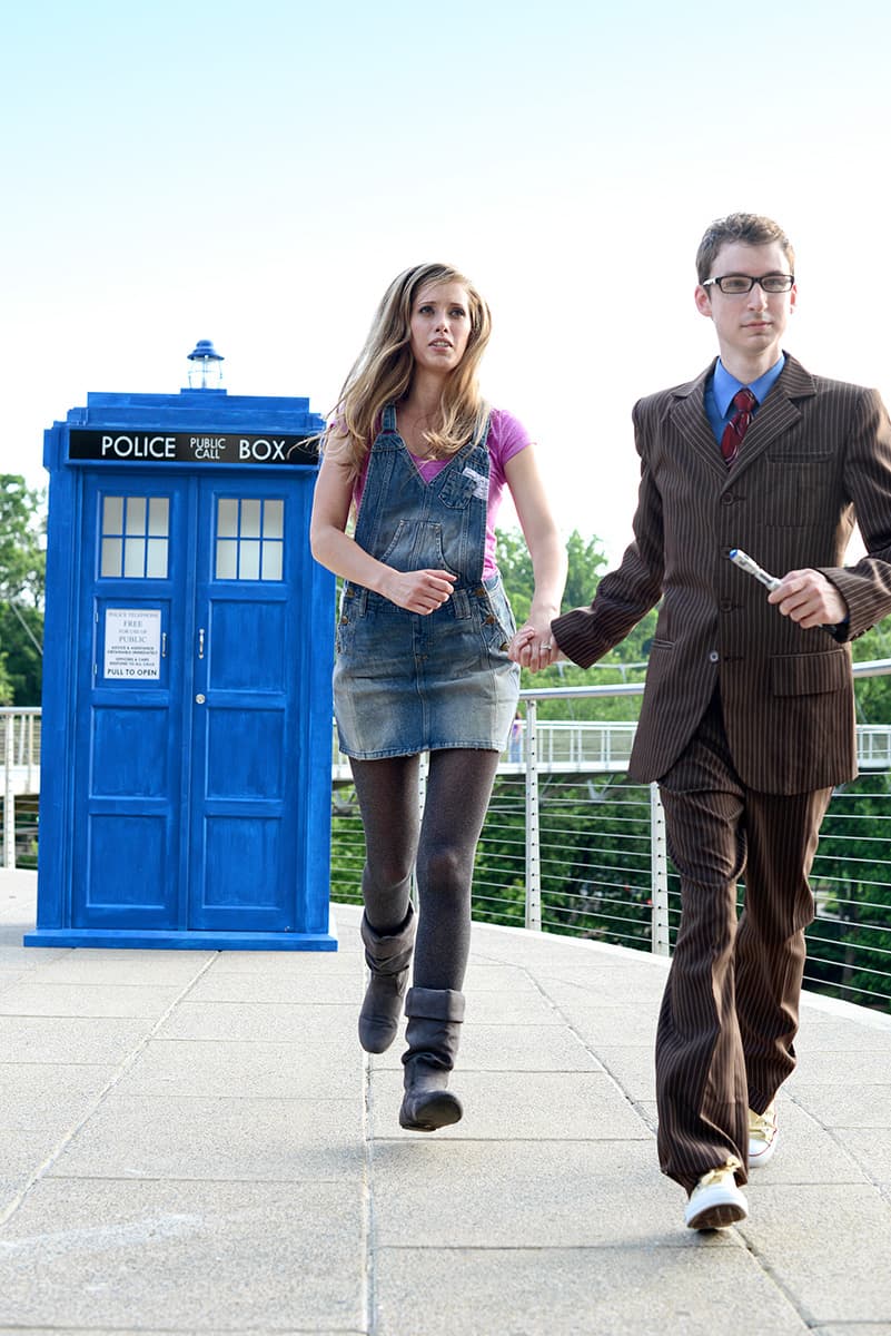 Doctor Who engagement pictures as David Tennant and Rose with the Tardis and sonic screwdriver